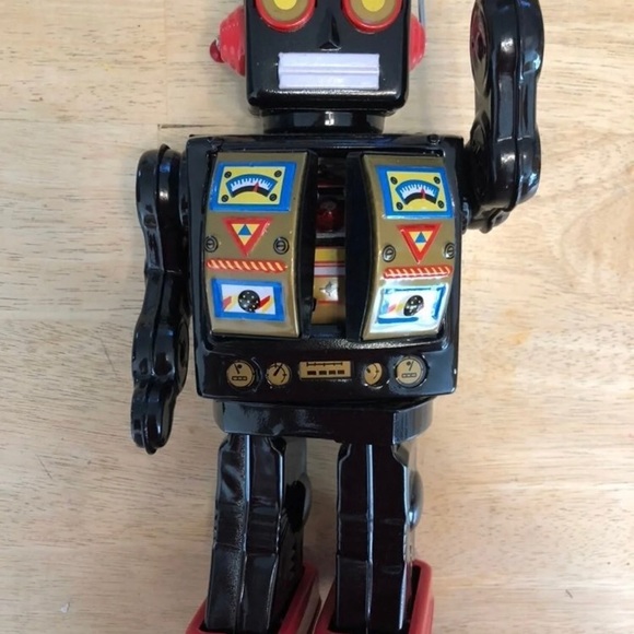 Millenium Robot 2000 Replica Japanese Battery Operated Attacking Robot - Picture 2 of 12